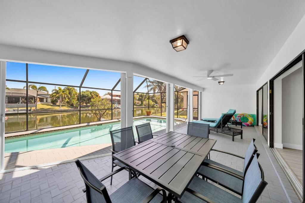 Luxury Waterfront Haven In Cape Coral - Dog-Friendly Escape With Private Pool Vila Exterior foto