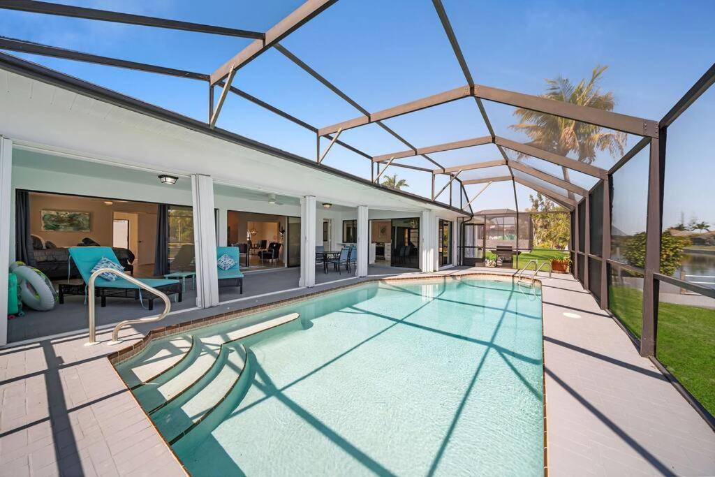 Luxury Waterfront Haven In Cape Coral - Dog-Friendly Escape With Private Pool Vila Exterior foto