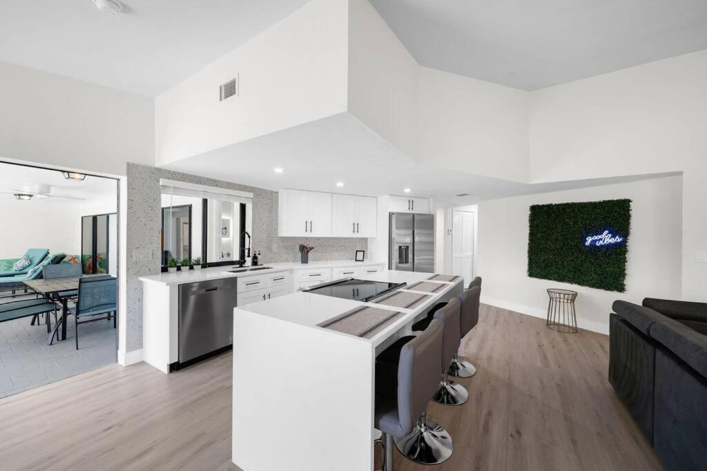 Luxury Waterfront Haven In Cape Coral - Dog-Friendly Escape With Private Pool Vila Exterior foto