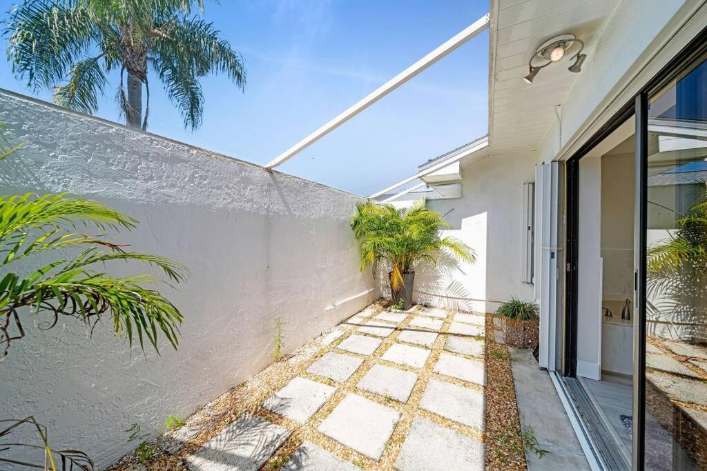Luxury Waterfront Haven In Cape Coral - Dog-Friendly Escape With Private Pool Vila Exterior foto