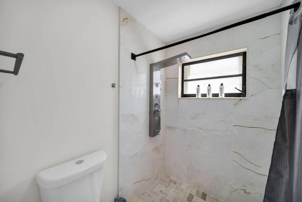 Luxury Waterfront Haven In Cape Coral - Dog-Friendly Escape With Private Pool Vila Exterior foto
