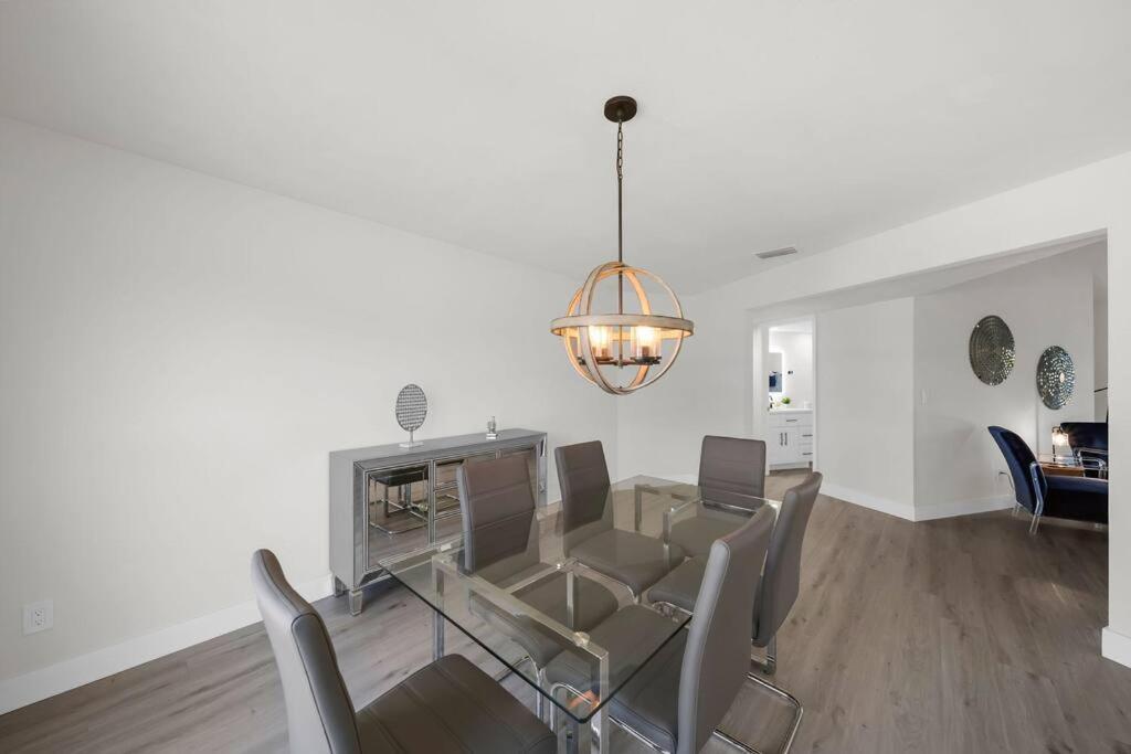 Luxury Waterfront Haven In Cape Coral - Dog-Friendly Escape With Private Pool Vila Exterior foto