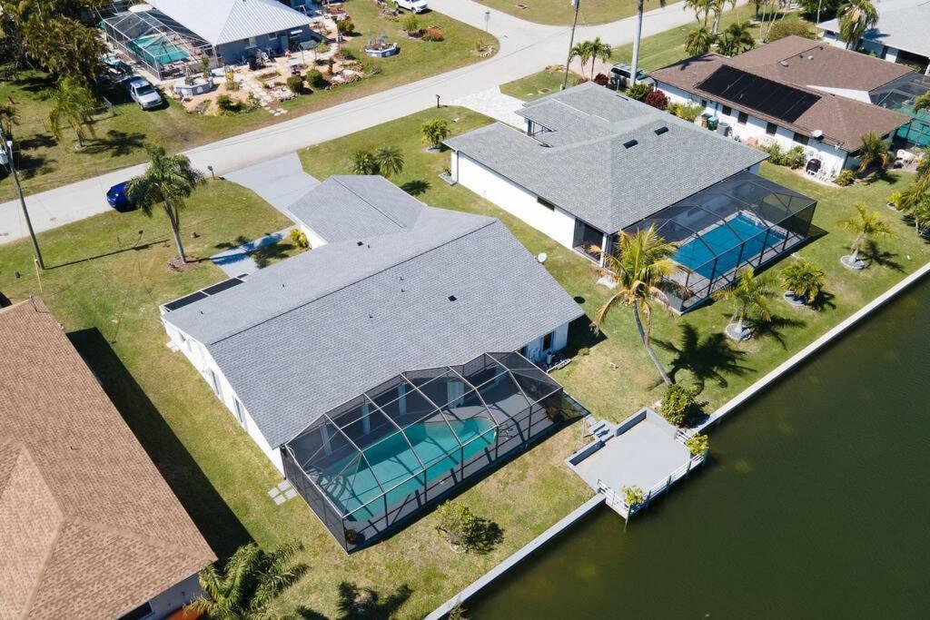 Luxury Waterfront Haven In Cape Coral - Dog-Friendly Escape With Private Pool Vila Exterior foto
