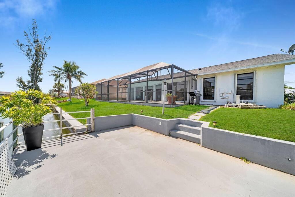 Luxury Waterfront Haven In Cape Coral - Dog-Friendly Escape With Private Pool Vila Exterior foto